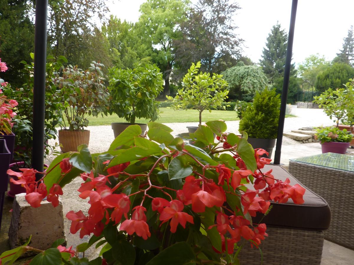 Chateau La Hussardiere Dampierre-sur-Salon Exterior photo