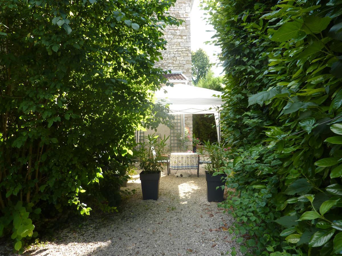 Chateau La Hussardiere Dampierre-sur-Salon Exterior photo